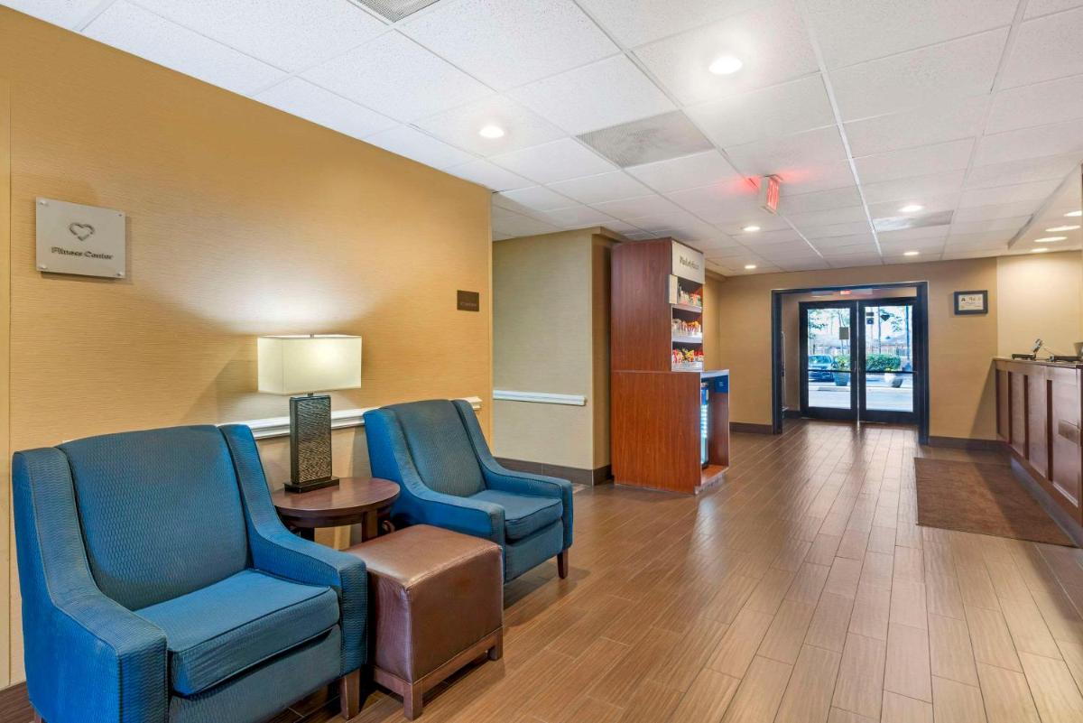 Comfort Suites Wilmington near Downtown - image 2