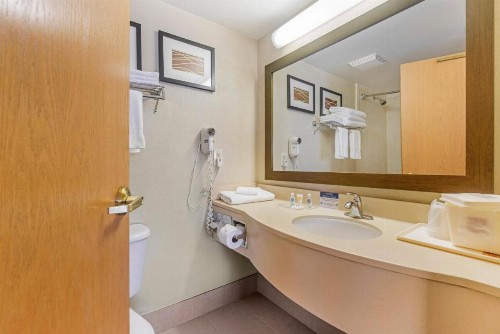 Comfort Suites Wilmington near Downtown - image 26