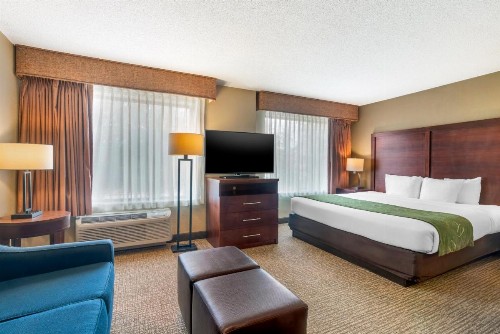 Comfort Suites Wilmington near Downtown - image 29