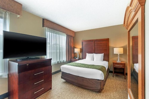 Comfort Suites Wilmington near Downtown - image 30