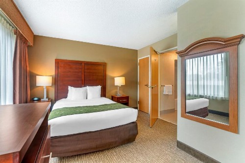 Comfort Suites Wilmington near Downtown - image 32