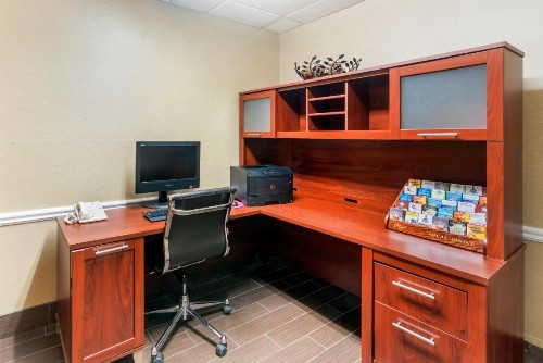 Comfort Suites Wilmington near Downtown - image 36