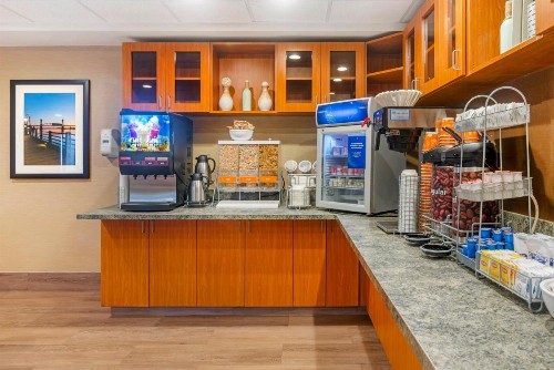 Comfort Suites Wilmington near Downtown - image 37