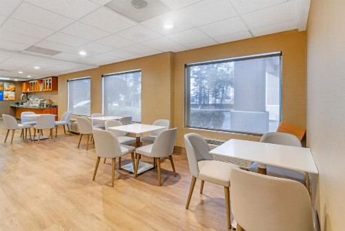 Comfort Suites Wilmington near Downtown - image 40