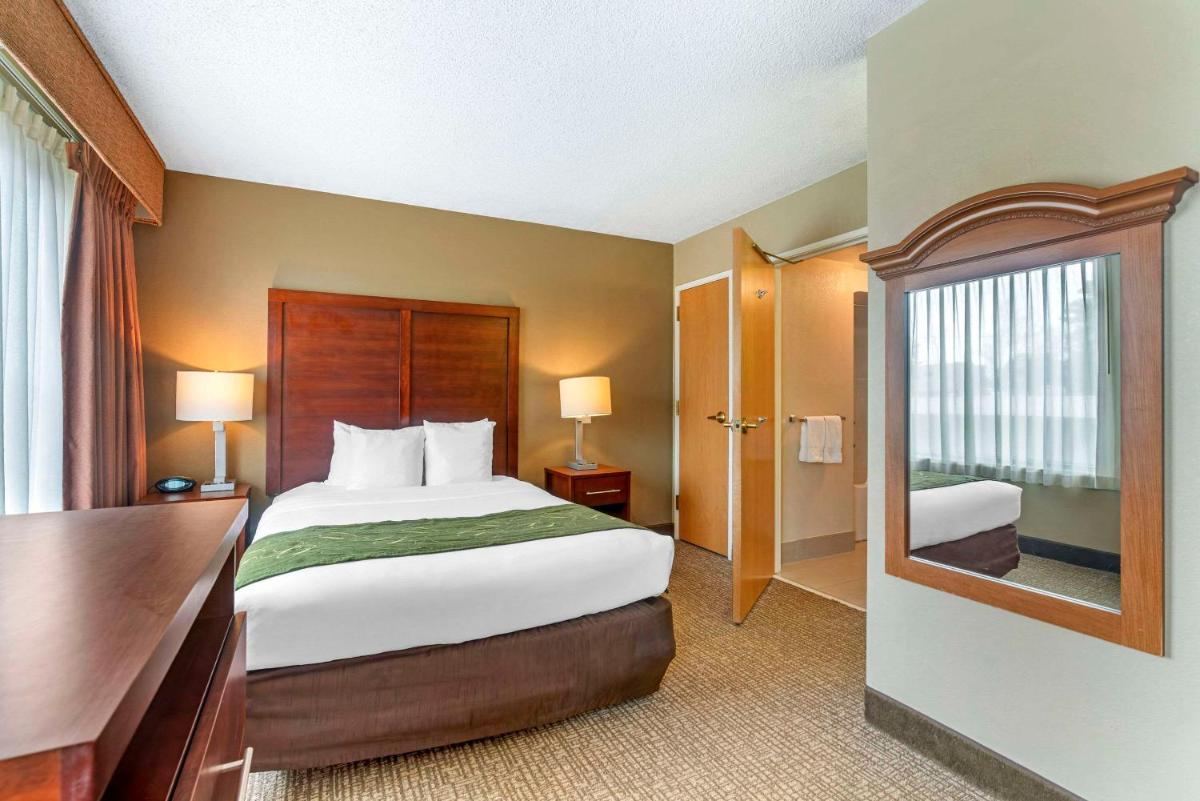 Comfort Suites Wilmington near Downtown - image 5