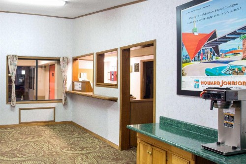 Howard Johnson by Wyndham Wilmington - image 2