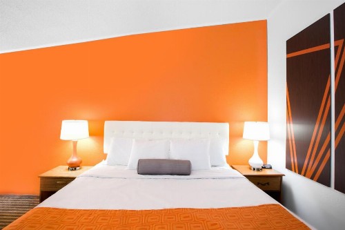 Howard Johnson by Wyndham Wilmington - image 25