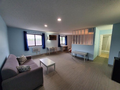 Super 8 by Wyndham Wilmington - image 15