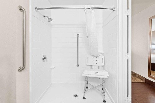 Comfort Inn University Wilmington - image 19
