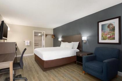 Baymont by Wyndham Wilmington - image 15