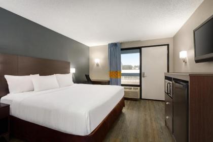 Baymont by Wyndham Wilmington - image 10
