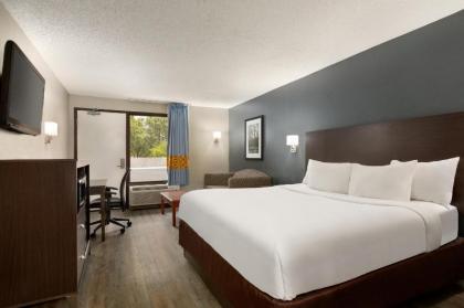 Baymont by Wyndham Wilmington - image 12