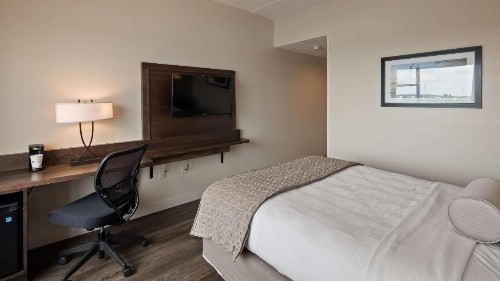 Best Western Plus Coastline Inn - image 15