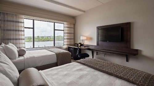 Best Western Plus Coastline Inn - image 16
