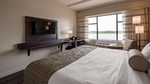 Best Western Plus Coastline Inn - image 18
