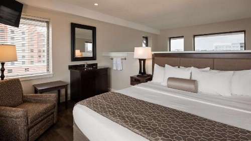 Best Western Plus Coastline Inn - image 2
