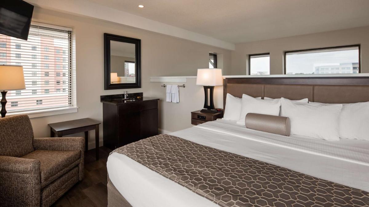 Best Western Plus Coastline Inn - image 2