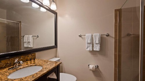 Best Western Plus Coastline Inn - image 21