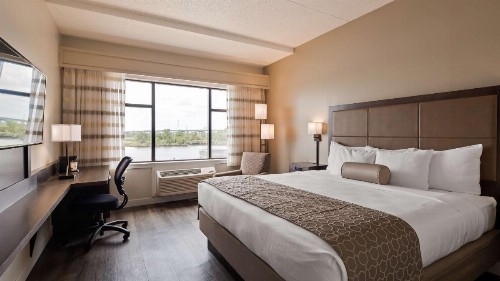 Best Western Plus Coastline Inn - image 3