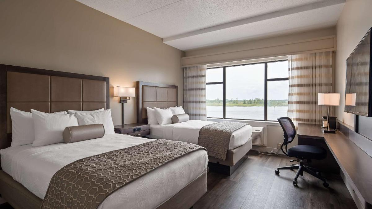 Best Western Plus Coastline Inn - image 4