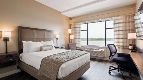 Best Western Plus Coastline Inn - image 5