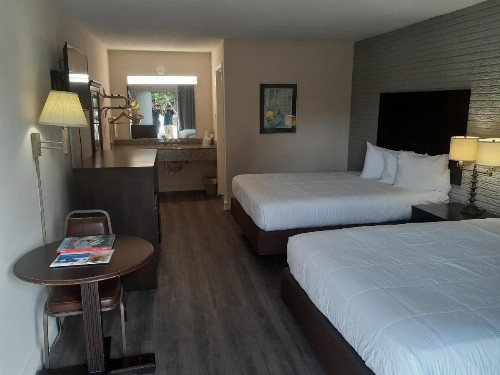 Rodeway Inn & Suites Wilmington North - image 1