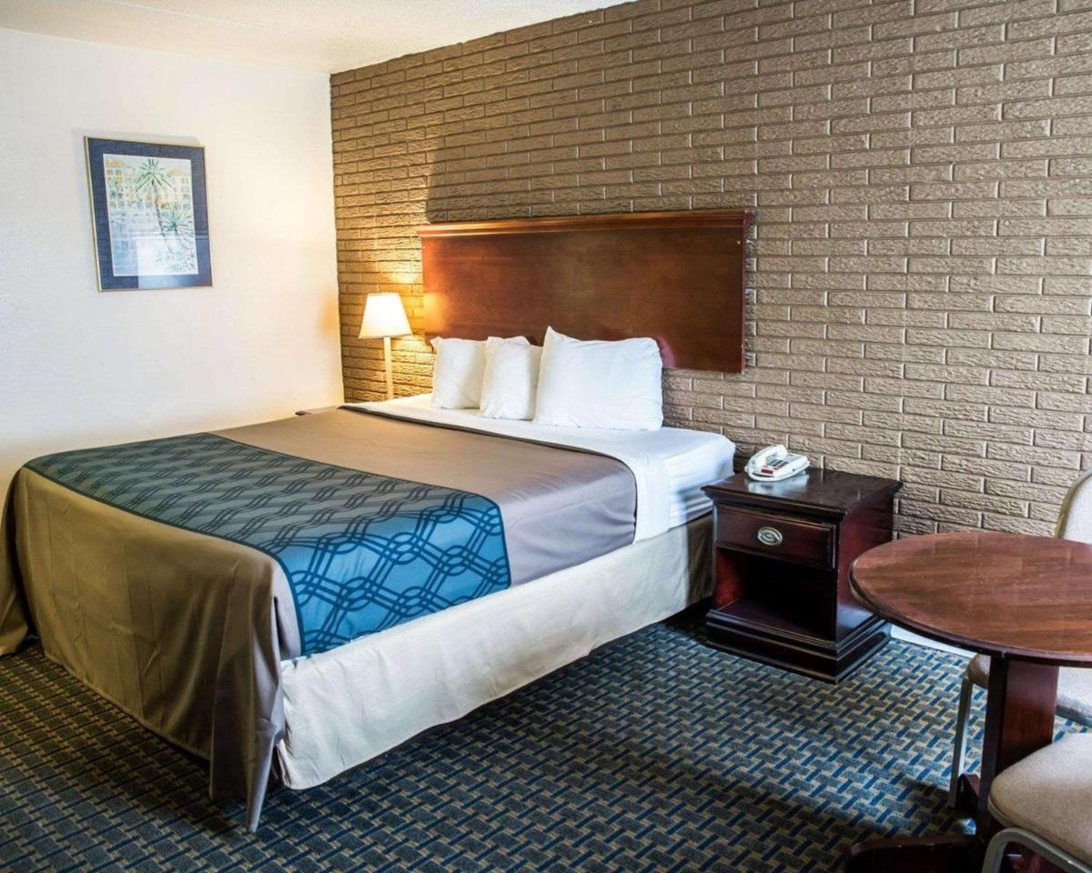 Rodeway Inn & Suites Wilmington North - image 3