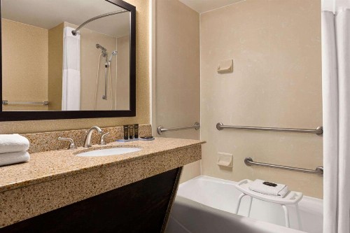 Wingate by Wyndham Wilmington - image 13