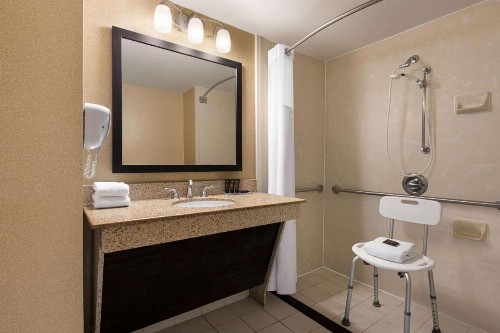 Wingate by Wyndham Wilmington - image 14
