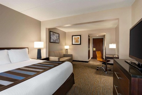 Wingate by Wyndham Wilmington - image 17