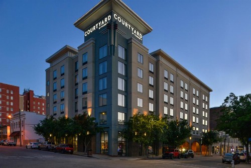 Courtyard by Marriott Wilmington Downtown/Historic District - image 2