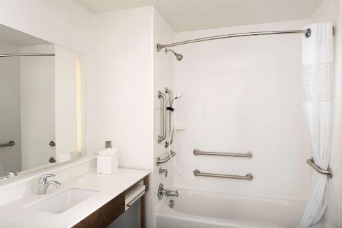 Hampton Inn Wilmington Downtown - image 4