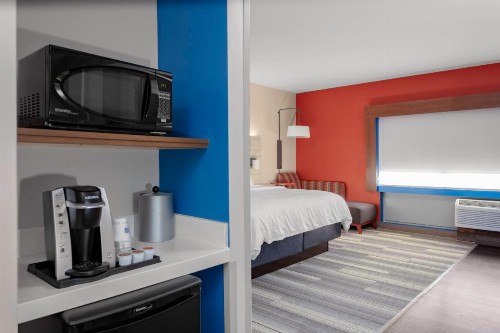Holiday Inn Express & Suites - Wilmington West - Medical Park an IHG Hotel - image 14