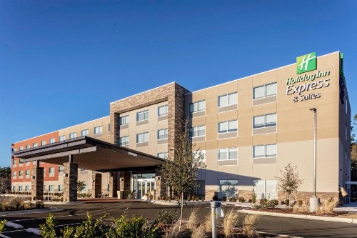 Holiday Inn Express & Suites - Wilmington West - Medical Park an IHG Hotel - image 2