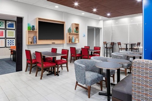Holiday Inn Express & Suites - Wilmington West - Medical Park an IHG Hotel - image 24