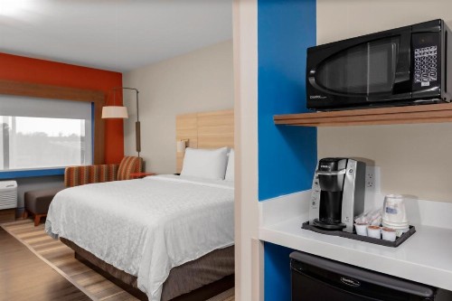 Holiday Inn Express & Suites - Wilmington West - Medical Park an IHG Hotel - image 33