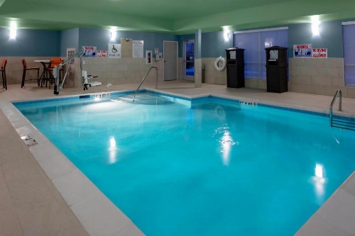 Holiday Inn Express & Suites - Wilmington West - Medical Park an IHG Hotel - image 8