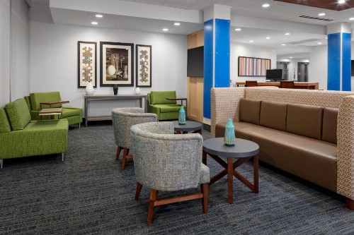 Holiday Inn Express & Suites - Wilmington West - Medical Park an IHG Hotel - image 9