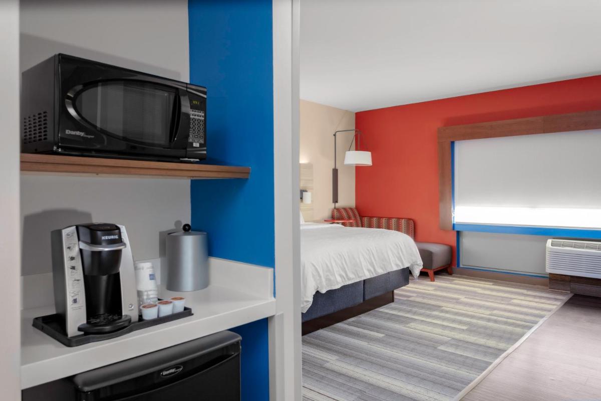 Holiday Inn Express & Suites - Wilmington West - Medical Park - image 2