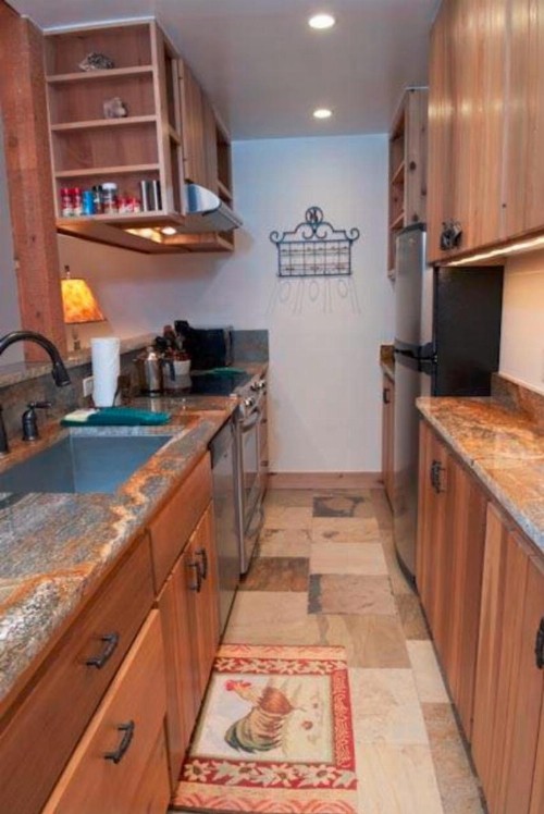 Larkspur Condominiums - image 4