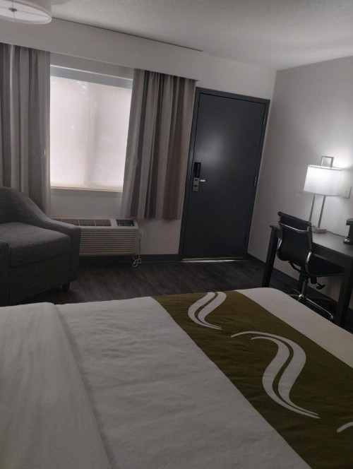Quality Inn & Suites - image 17