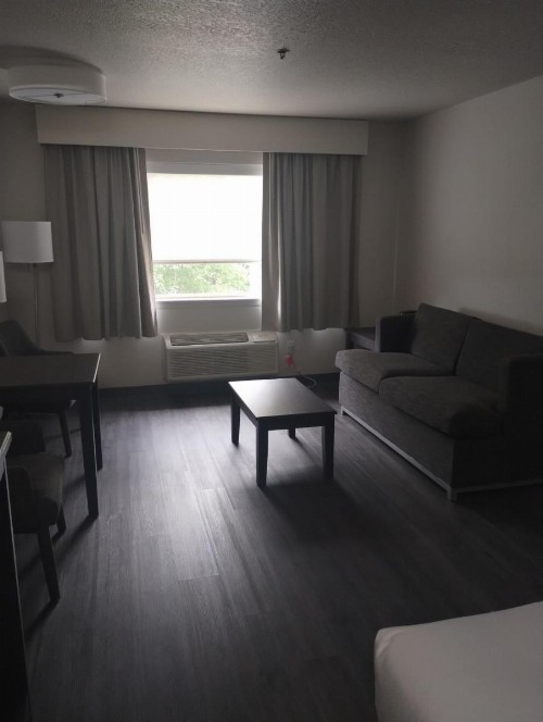 Quality Inn & Suites - image 19