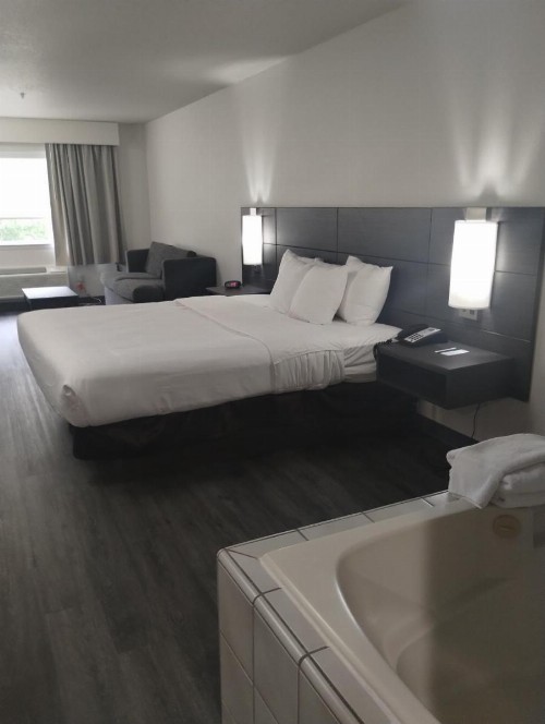 Quality Inn & Suites - image 23