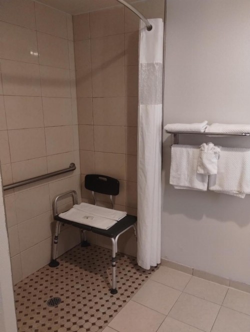 Quality Inn & Suites - image 28