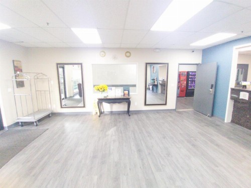 Quality Inn & Suites - image 37