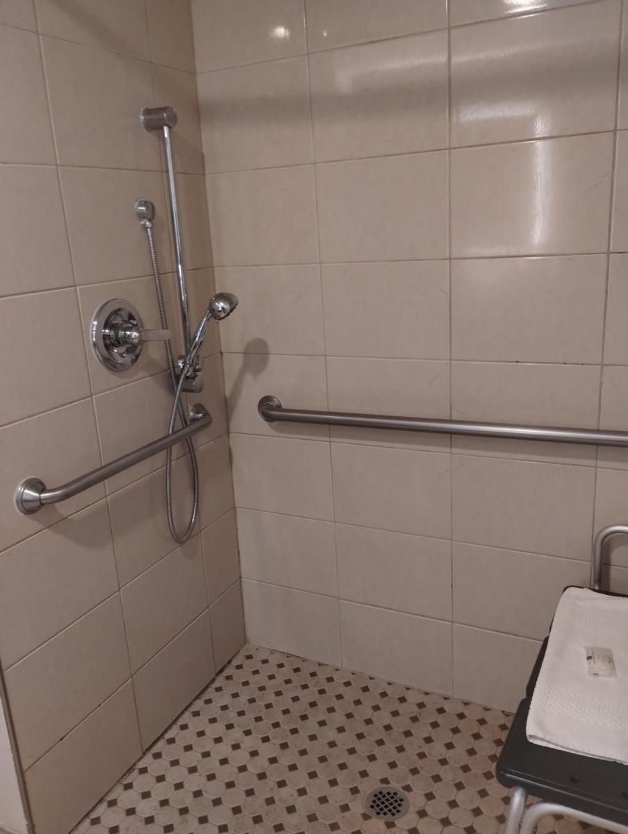 Quality Inn & Suites - image 7