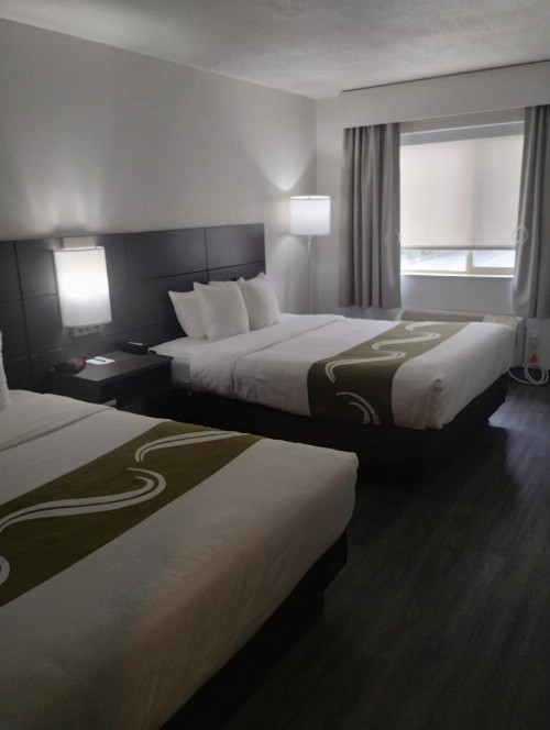 Quality Inn & Suites - image 9