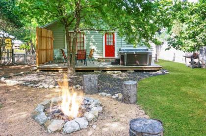 Bungalows on the Square  Unit 1 Wimberley