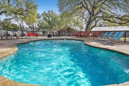 Wimberley Log Cabins Resort and Suites   the Oak Lodge