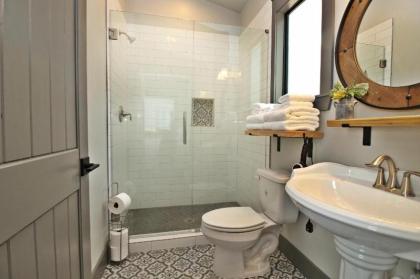 Green Acres Cottages - Boerne Suite - image 8